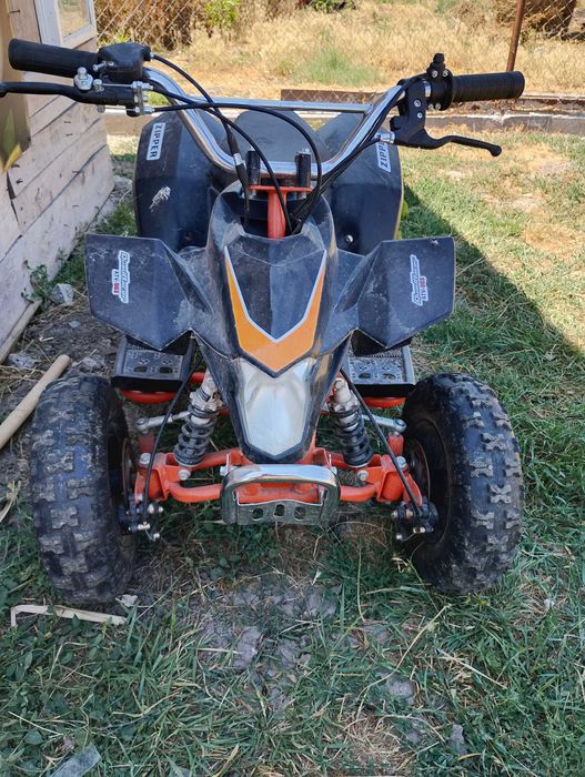 Vând ATV poker folosit foarte putin