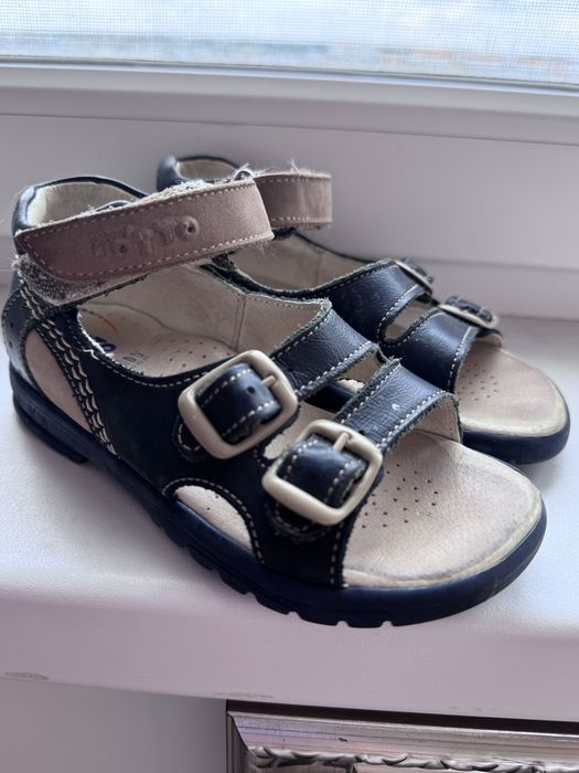 Кожаные сандалии