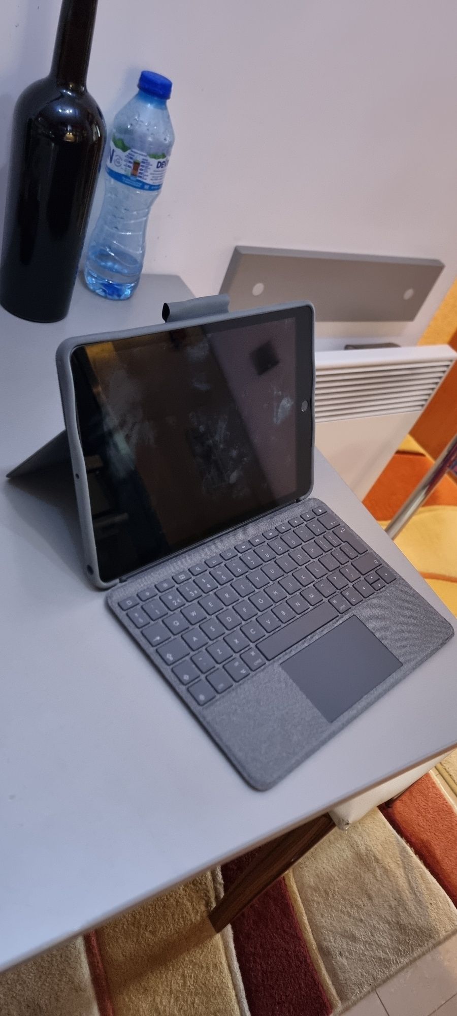 Ipad 8 gen + Logitec combo touch