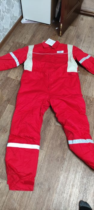 Продам зимнию спецодежду комбинезон