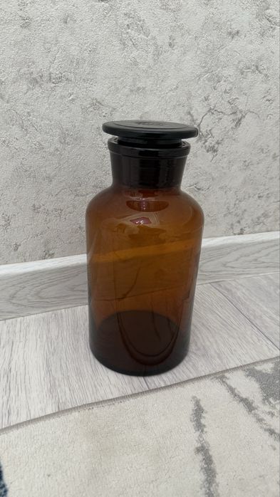 Банка темная, медицинская