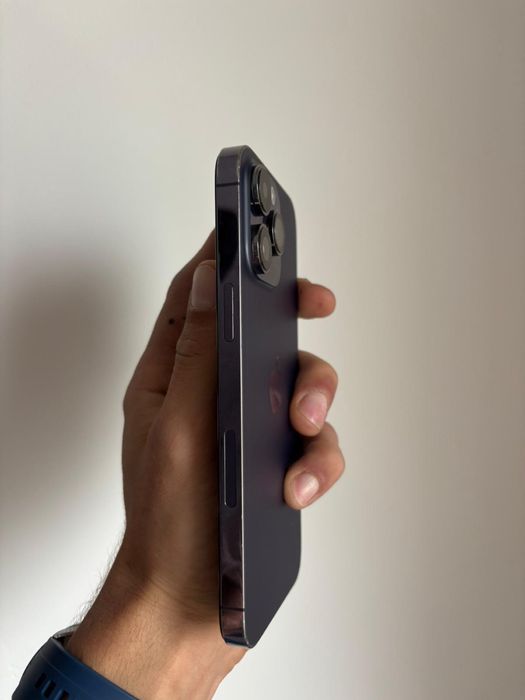 V/S Iphone 14 Pro Max 100%baterie