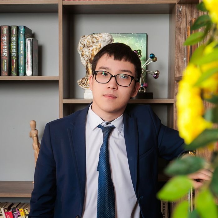 Репетитор английского языка (1-5 классы)  2000тыс в час.