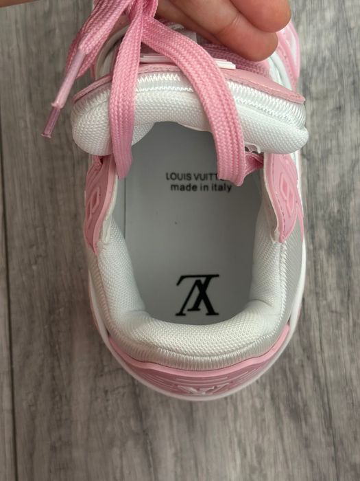 Adidasi Louis Vuitton