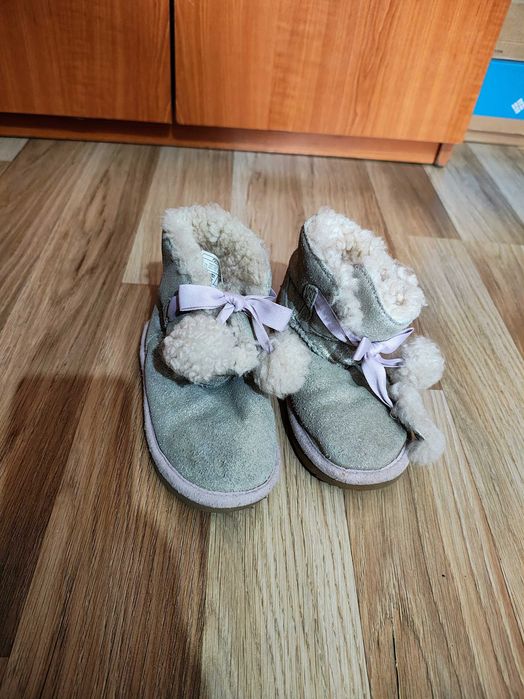 Ghete cizme UGG fete 28 29 gratis adidasi