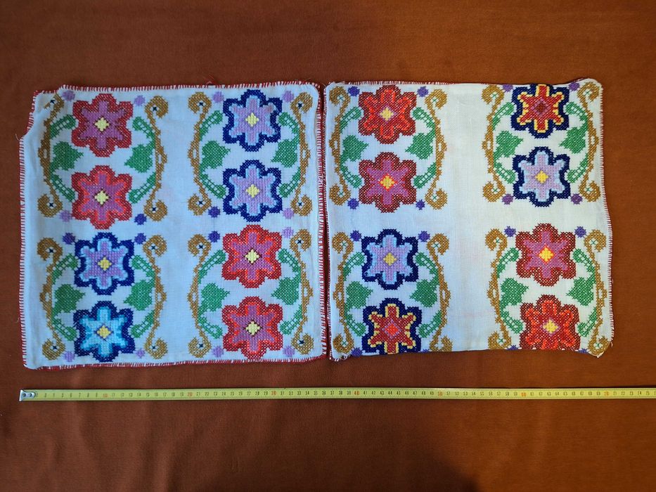 Fete de perna vechi cusute manual, buc = 2, dimensiuni 37 x 37 cm