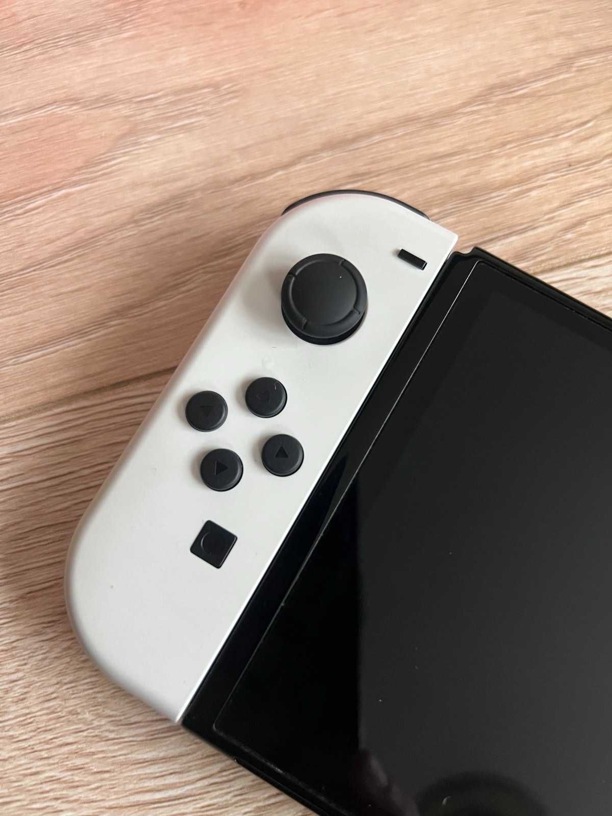 КАТО НОВ Nintendo Switch OLED - White + калъф+  игра GTA(trilogy)