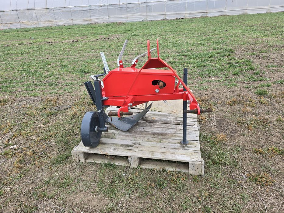 Vând: Mașină de plantat cartofi și Mașină de recoltat cartofi