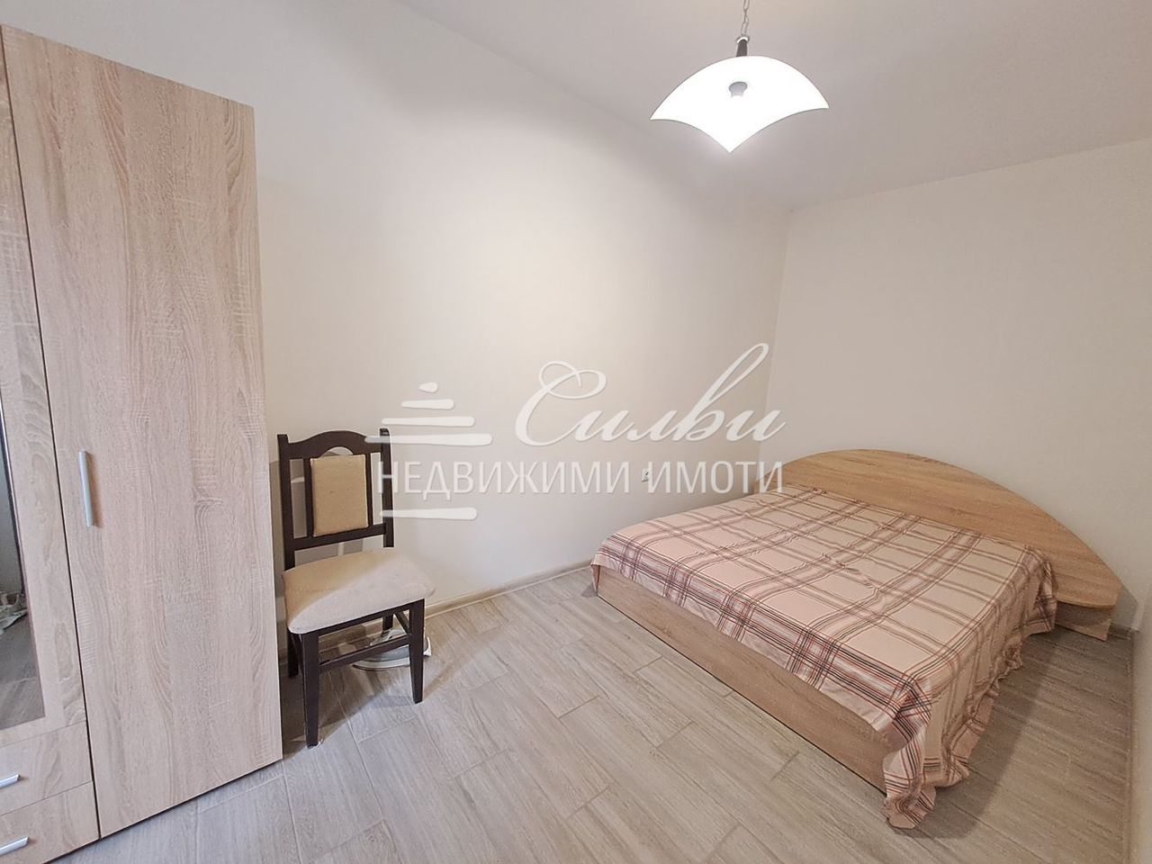 Дава се под наем Двустаен апартамент в Шумен, Център - 50 кв.м за 255 € - Снимка #3