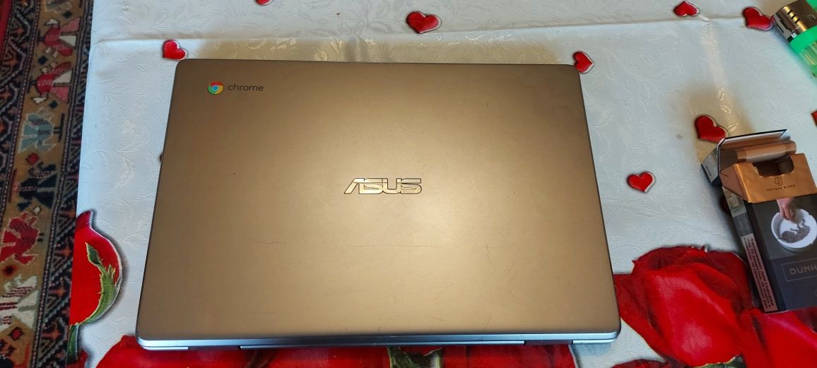 Лаптоп Asus chrome book