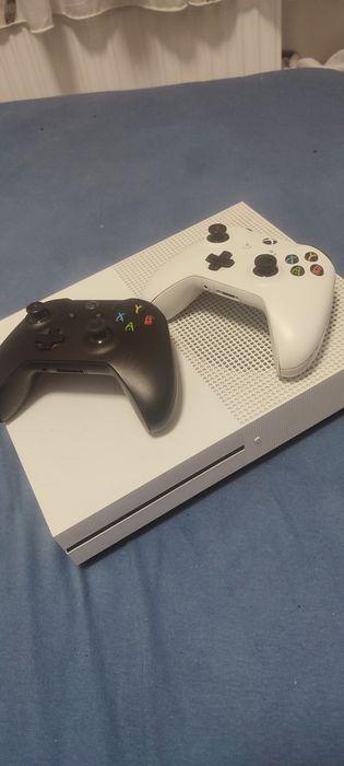 Vand xbox one s impecabil