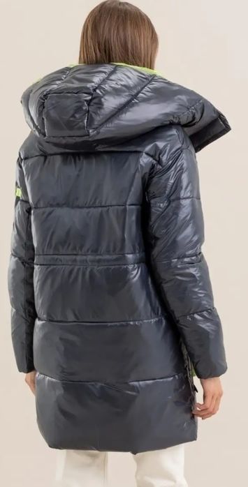 Продам куртку женскую