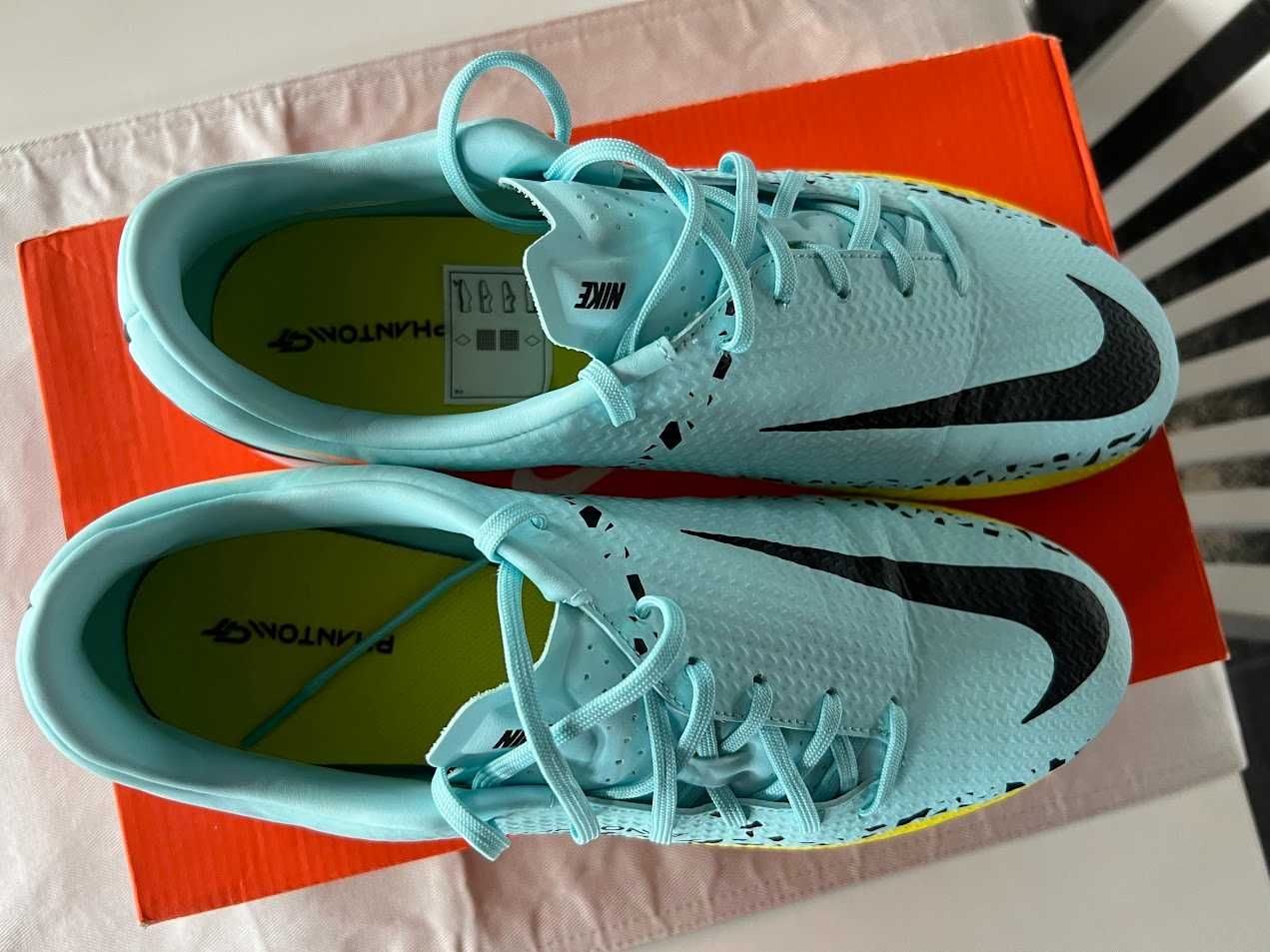 Футболни обувки Nike PHANTOM GT2 ACADEMY IC (Размер: 42.5 EU)