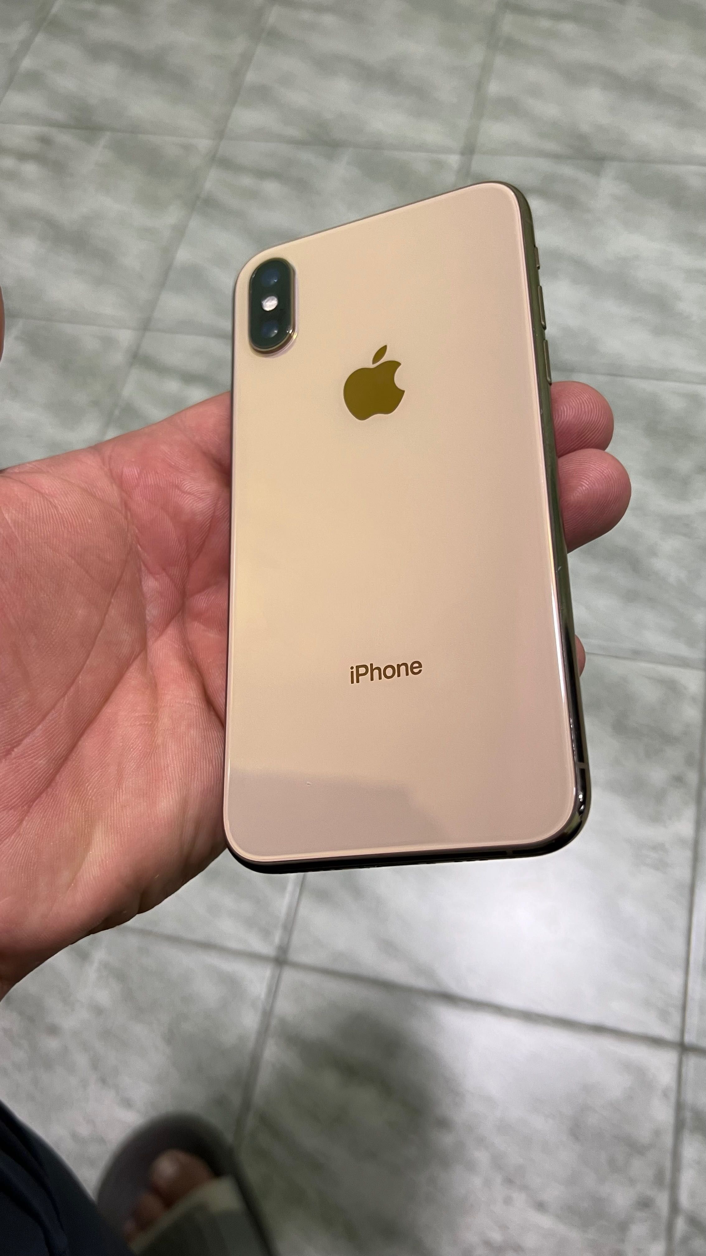 iphone xc/64 sotiladi