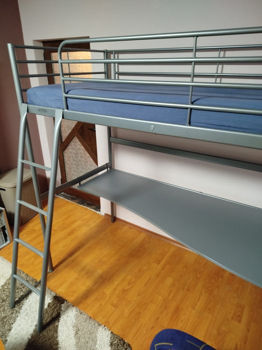 Легло и бюро в едно