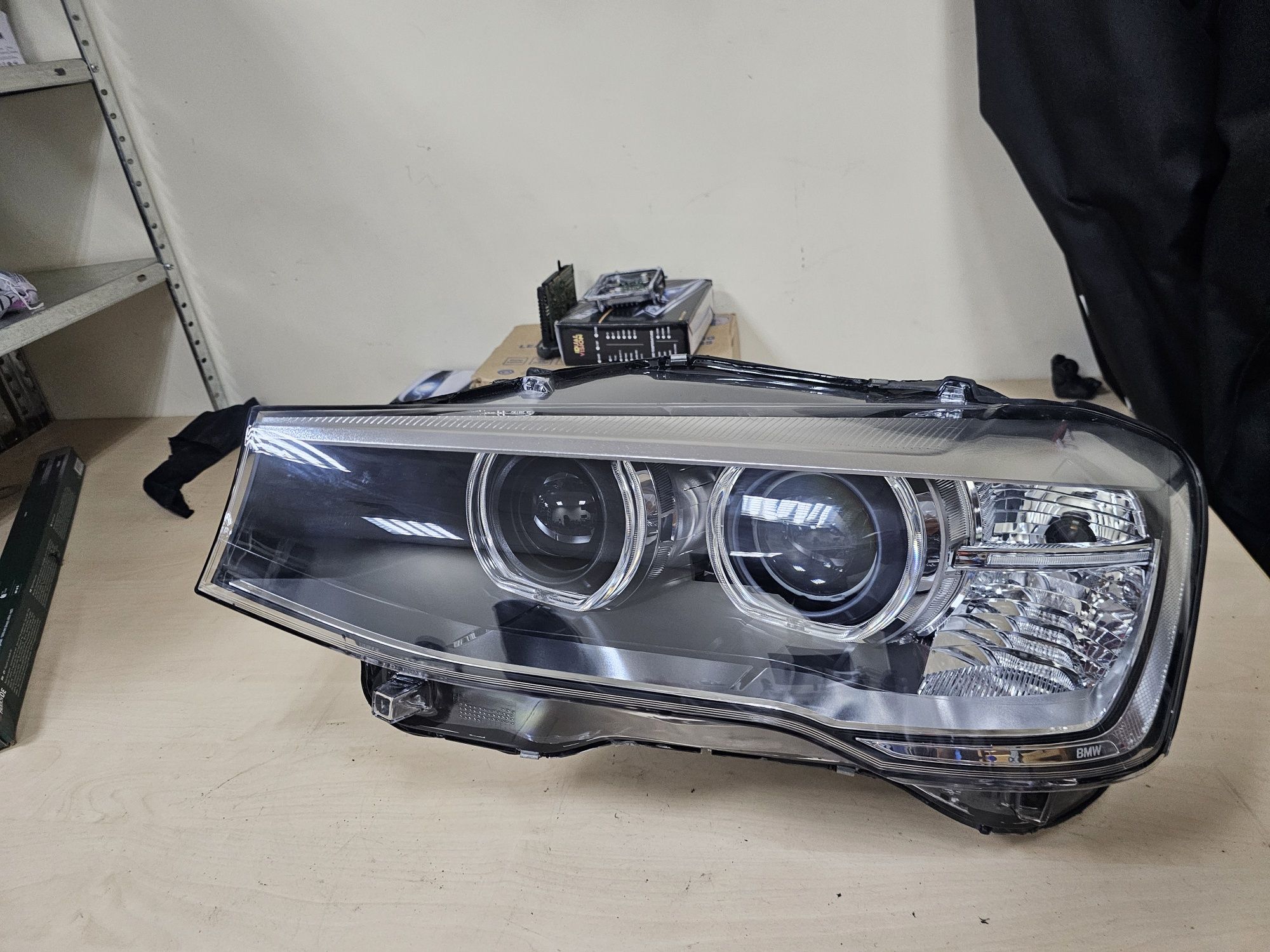 Ляв фар BMW X3 F25 lqv far бмв х3 ф25 незавиващ