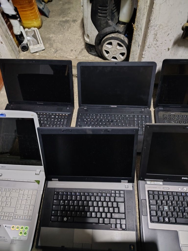 10 laptopuri 3 HP 3 Dell 1 Compaq 1 Toshiba 1 Lenovo 1 Acer