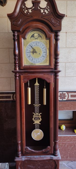 Продаются напольные часы