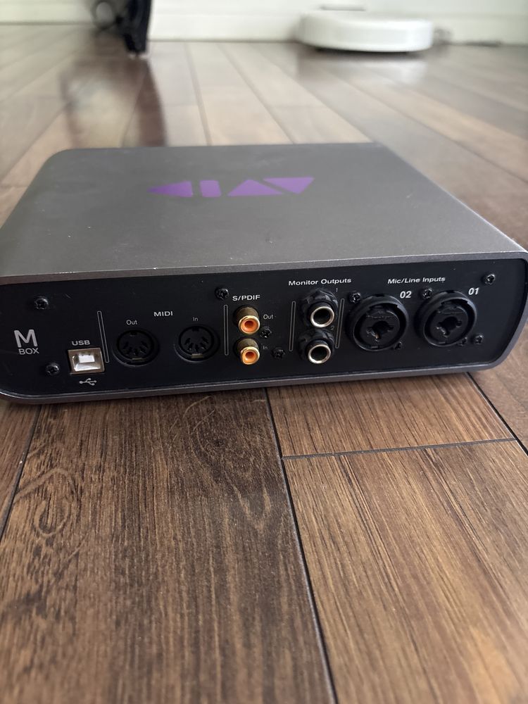 AVID MBox USB аудио интерфейс