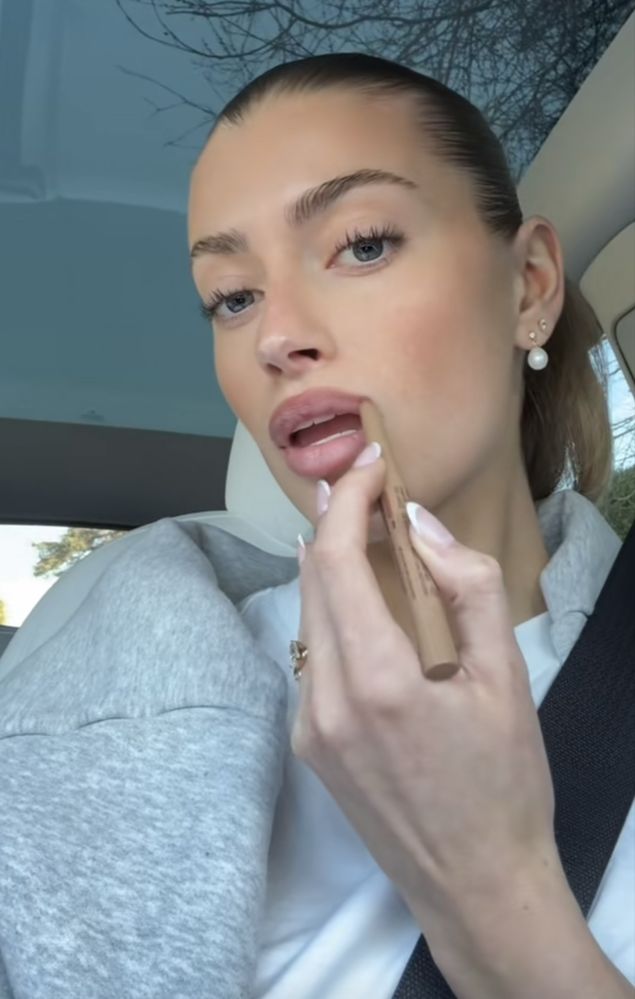 Rhode peptide lip shape молив