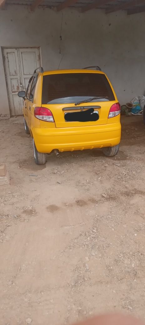 Matiz sariq rangda