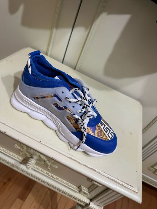 Versace chain reaction