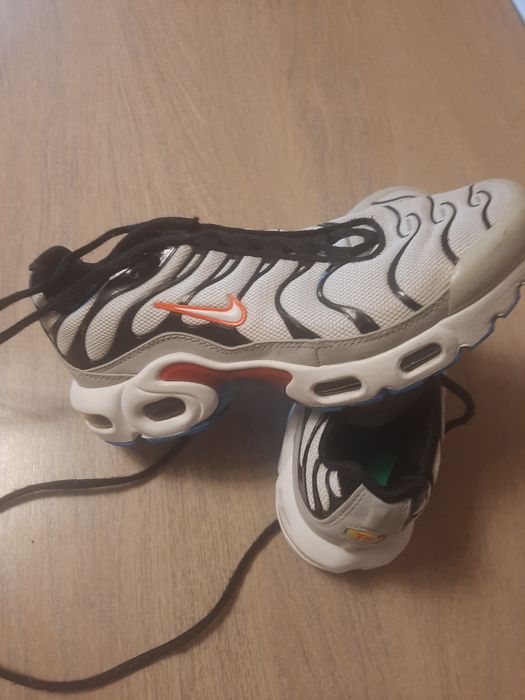 Vand 2 perechi de pantofi sport copii