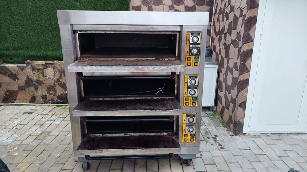 Продавам професионална трикамерна фурна