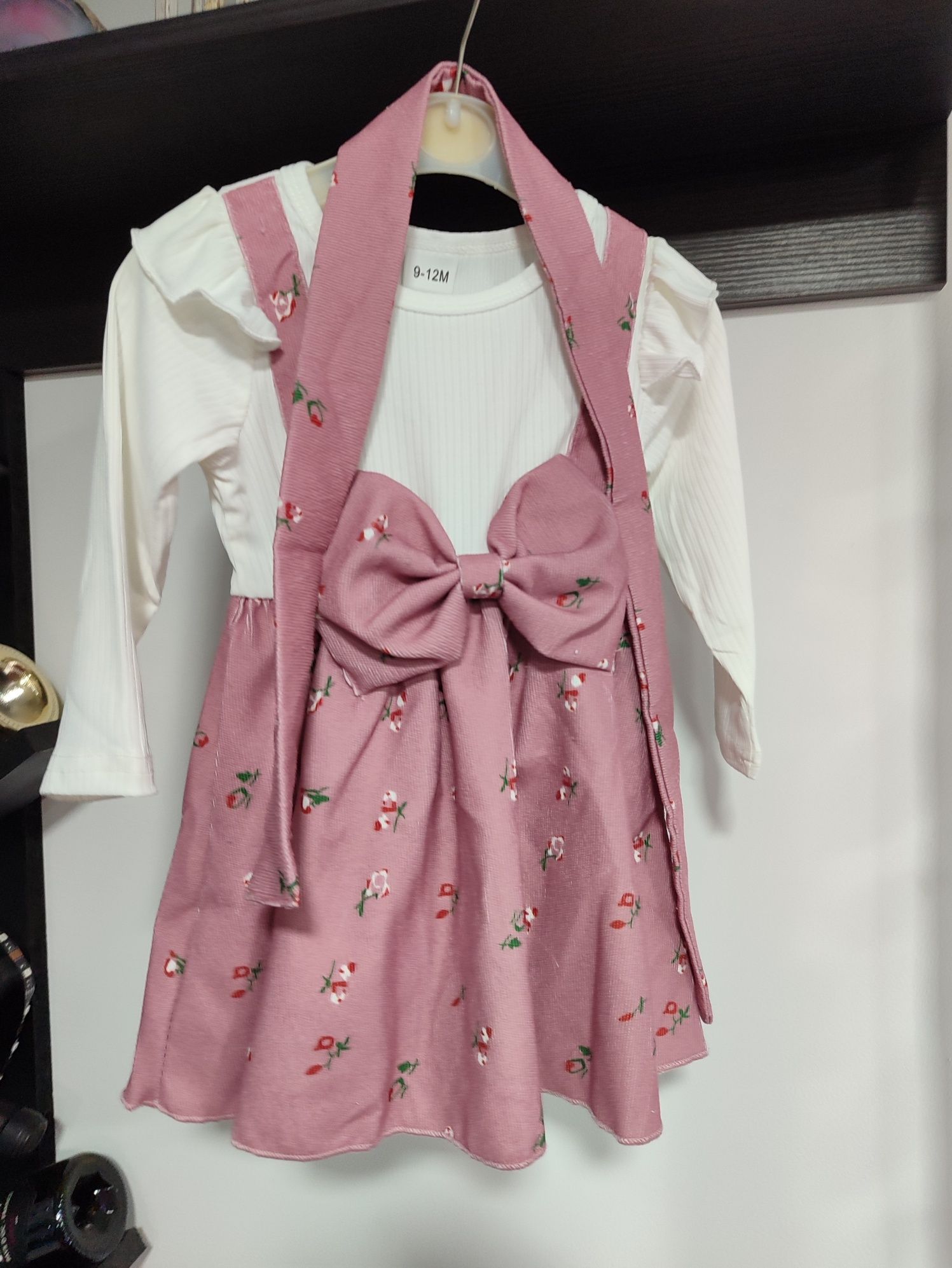 Rochie cu mâneci evazate