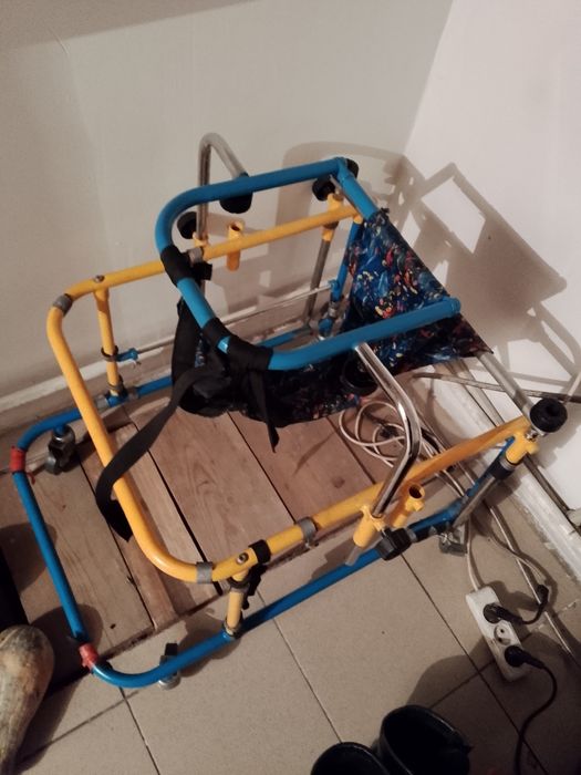 Ходунок для инвалидов