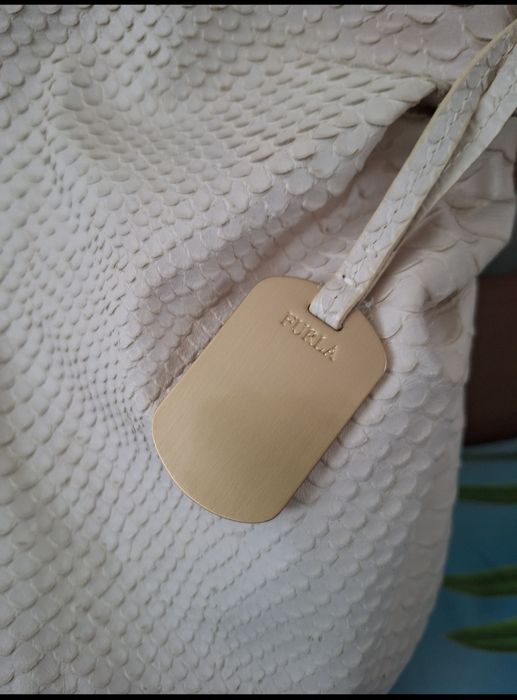 FURLA оргинална естествена кожа