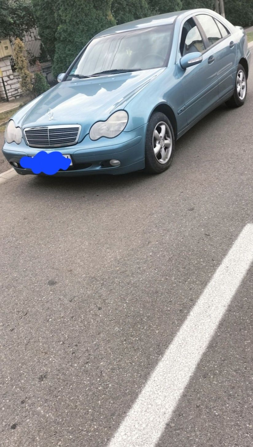 Vând Mercedes c220