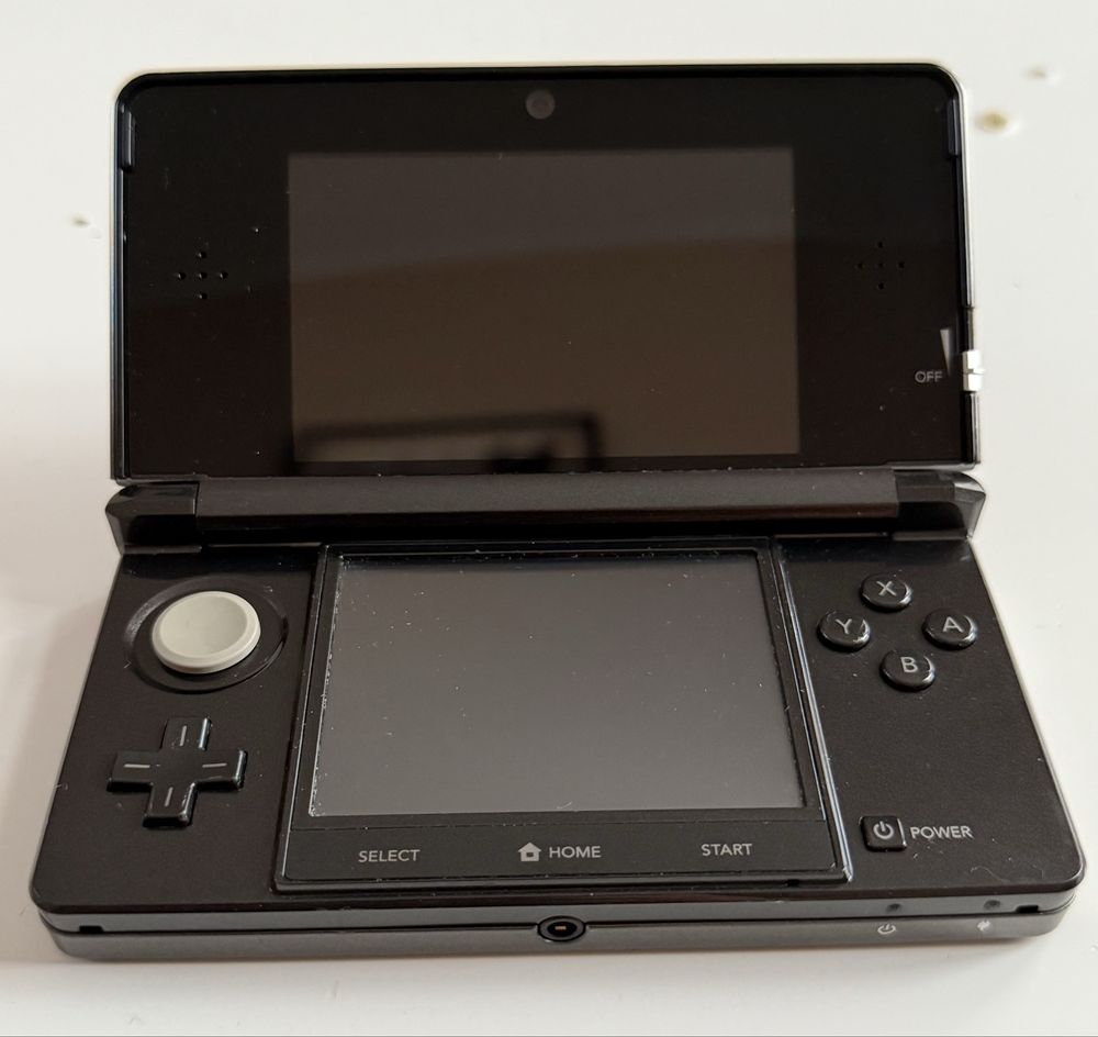 Конзола Nintendo 3DS (Нинтендо 3DS) с много игри