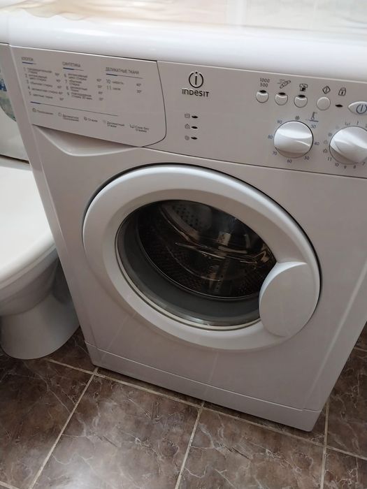 Продам на запчасти стиральную машинку.