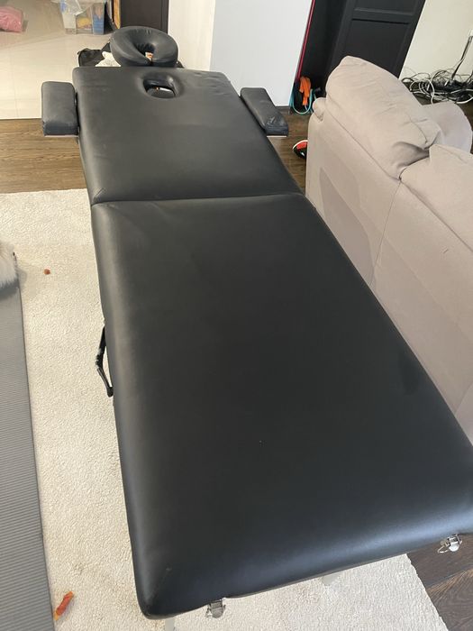 Масажна кушетка