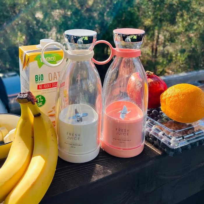 Blender portabil ideal pentru smoothie-uri și sucuri naturale