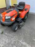 Tractoras de tuns iarba