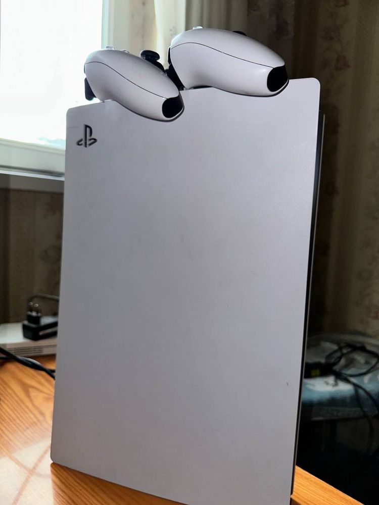 Игровая приставка Sony PlayStation 5 Digital Edition (без дисковода)