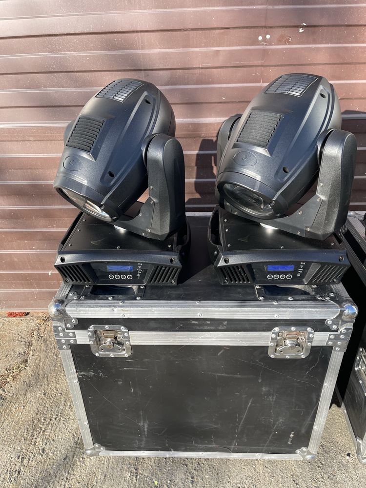 Vand / schimb moving head 4 bucati + case-uri duble