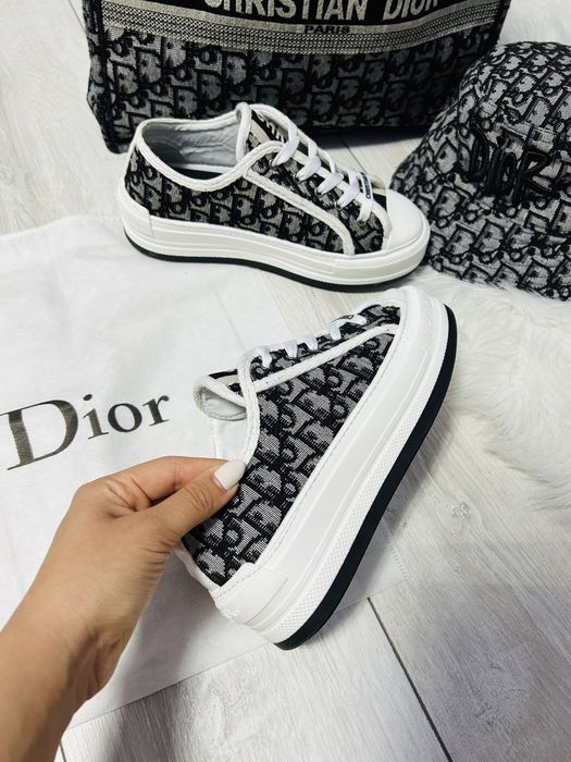 Кецове Dior.