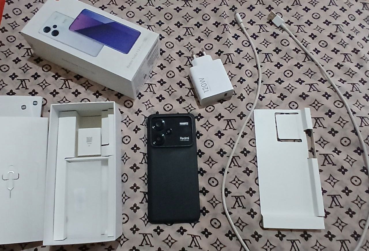 Redmi note 13 pro plus 5 G. 12/512