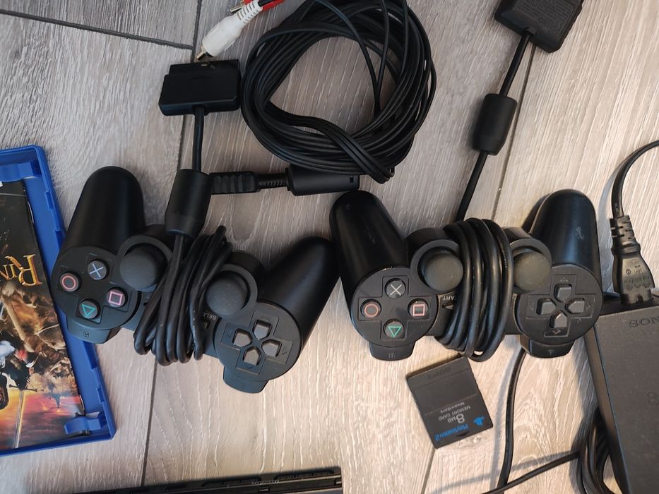 Playstation 2 Slim impecabil + 2 controllere
