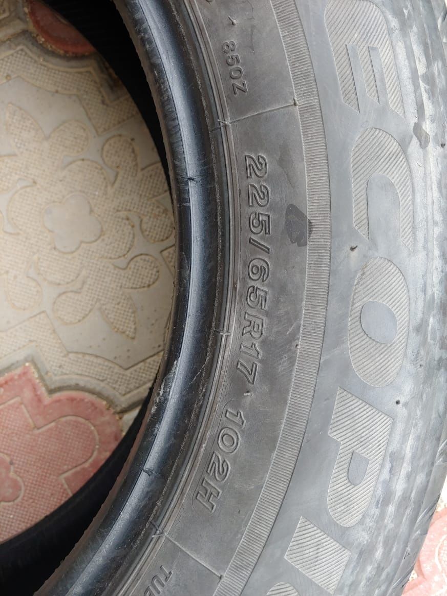 Шины 2 штуки BRIDGESTONE 225/65/R17