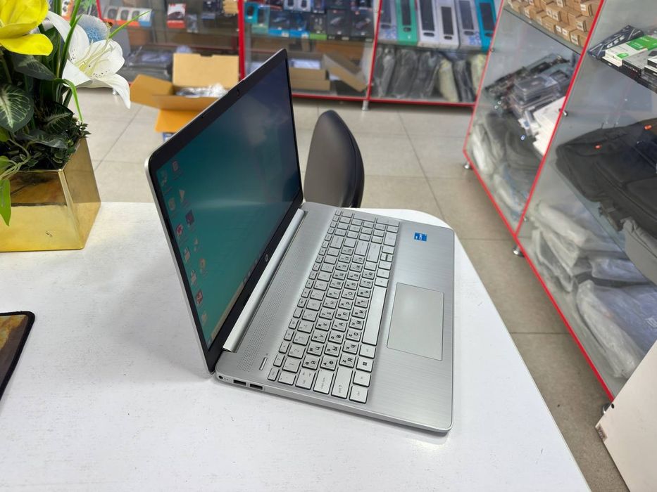 HP Core i3-11avlod ddr4 8/256 SSD Nvme holati ideal