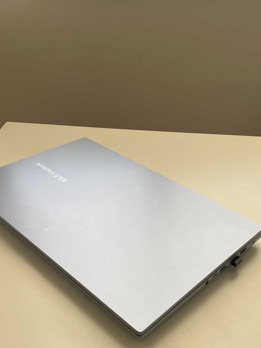 Продавам лаптоп ASUS VIvobook
