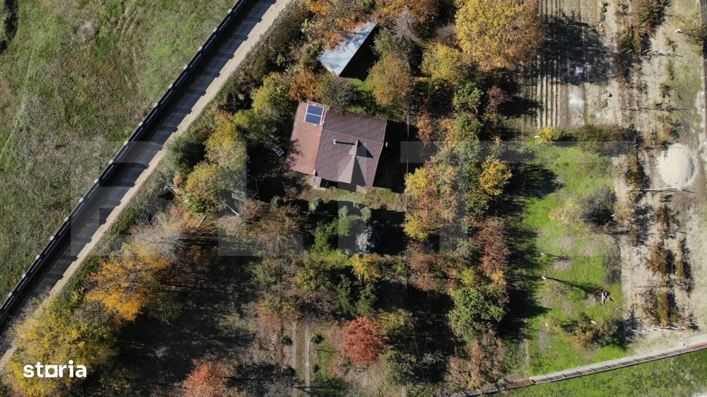 Casa de vacanta, teren 1000 mp, com Bratovoesti