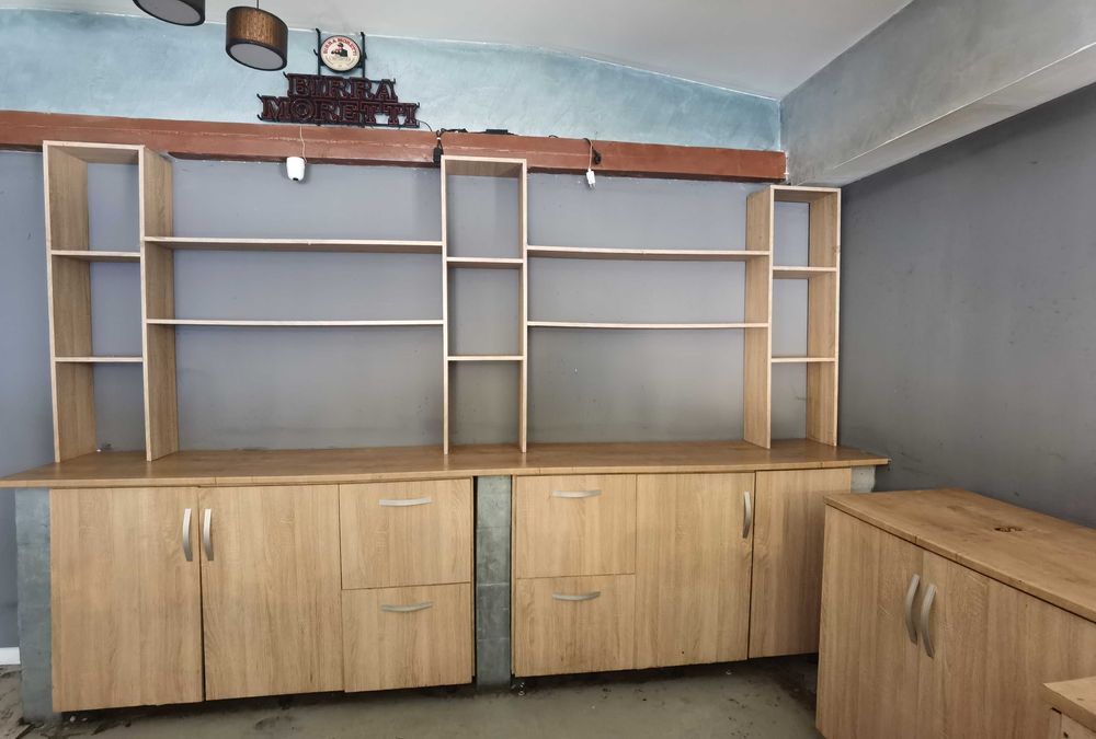 Mobilier bar, rafturi bar