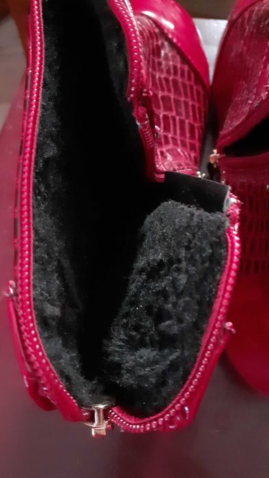 Botine rosii de lac cu blanita in interior