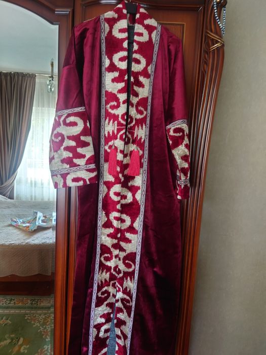 Продается шикарный, дизайнерский чапан из бахмаля