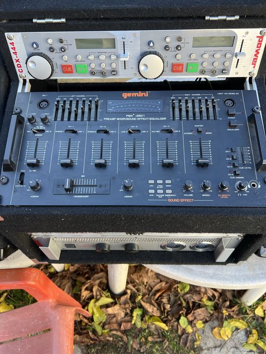 Distractie pe cinste in bar terasa restaurant